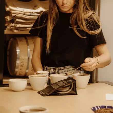 Guide de dégustation d’un café : gouter et décrire.